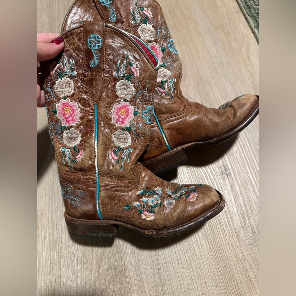 Embroidered Brown Leather Cowboy Boots
